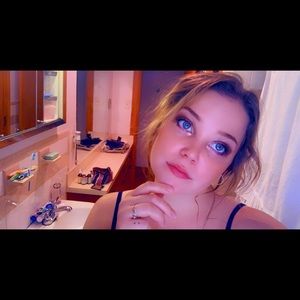 Meet your Posher, Caitlyn